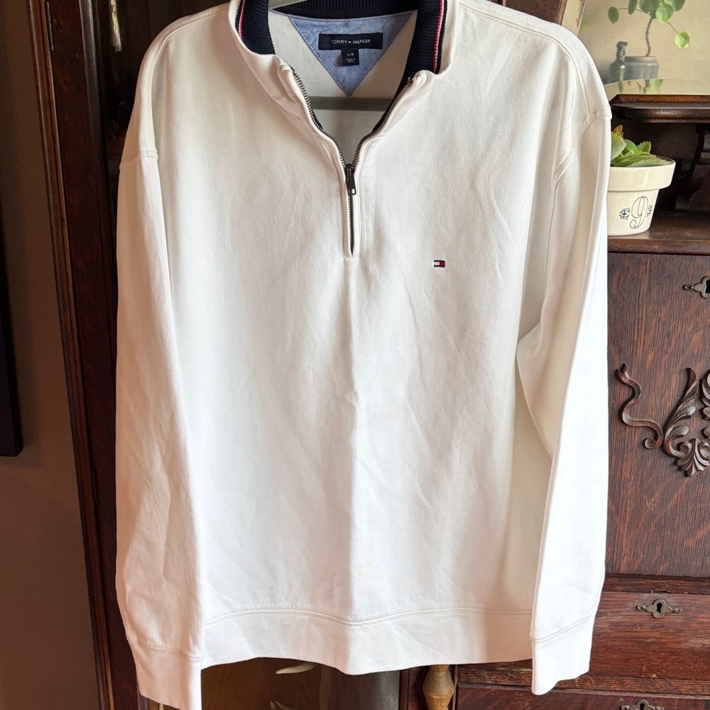 Tommy Hilfiger Men’s White Quarter-Zip Sweatshirt with Navy Trim size L